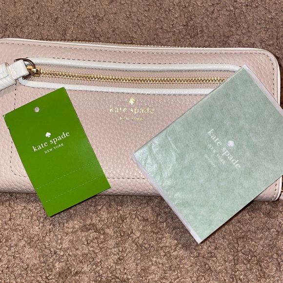 Kate Spade Wallet New with tags ! - Picture 1 of 6